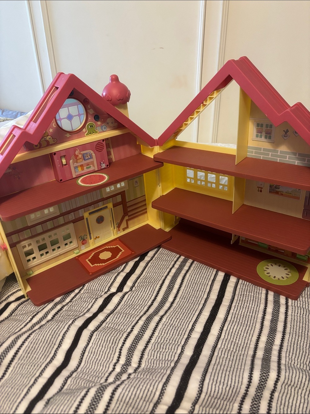 Bluey’s Big Hoyse XL lights sounds Foldable Dollhouse Playset -
